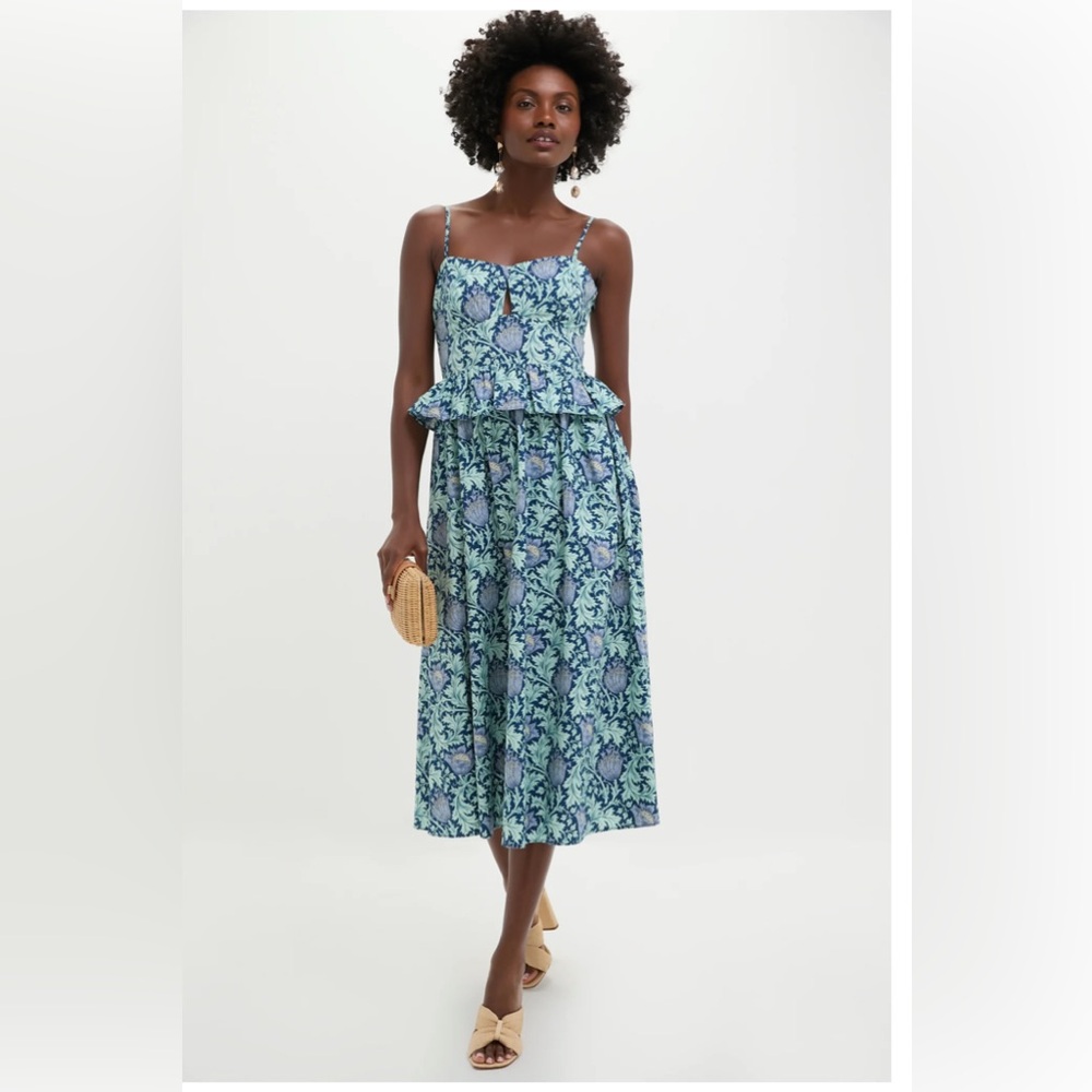 Tuckernuck HYACINTH HOUSE
Blue Leafy Floral Maeve Midi Dress
